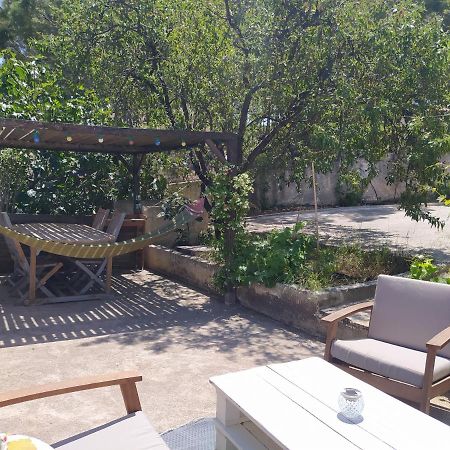 Les Mondes - Appartement Bas De Maison Ensues-la-Redonne Buitenkant foto