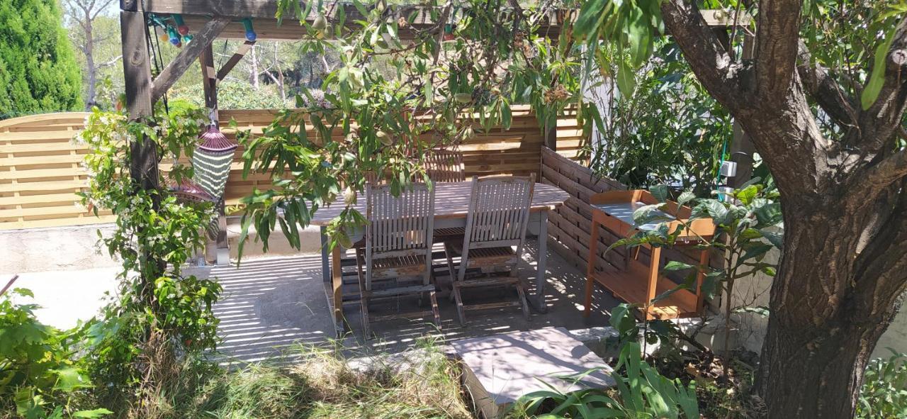 Les Mondes - Appartement Bas De Maison Ensues-la-Redonne Buitenkant foto